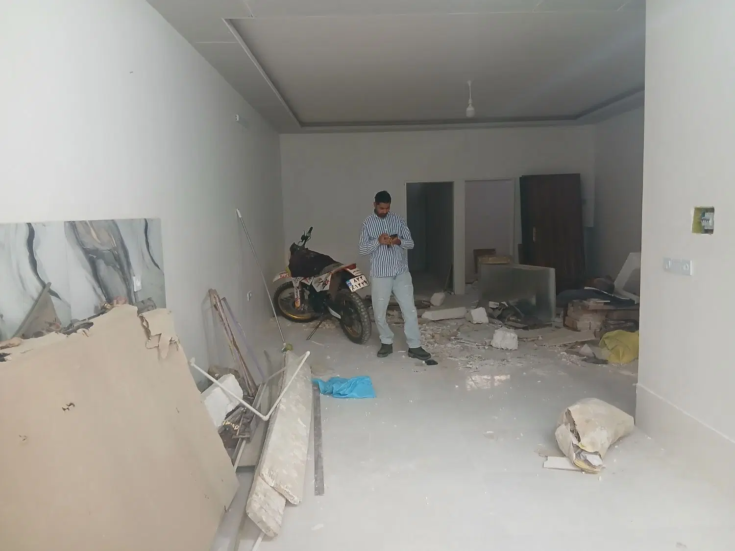 طبقه همکف ۸۰ متری