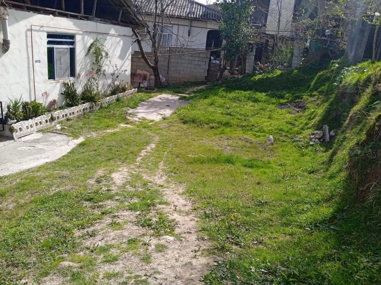 ۴۰۰ متر زمین و خانه ویلایی