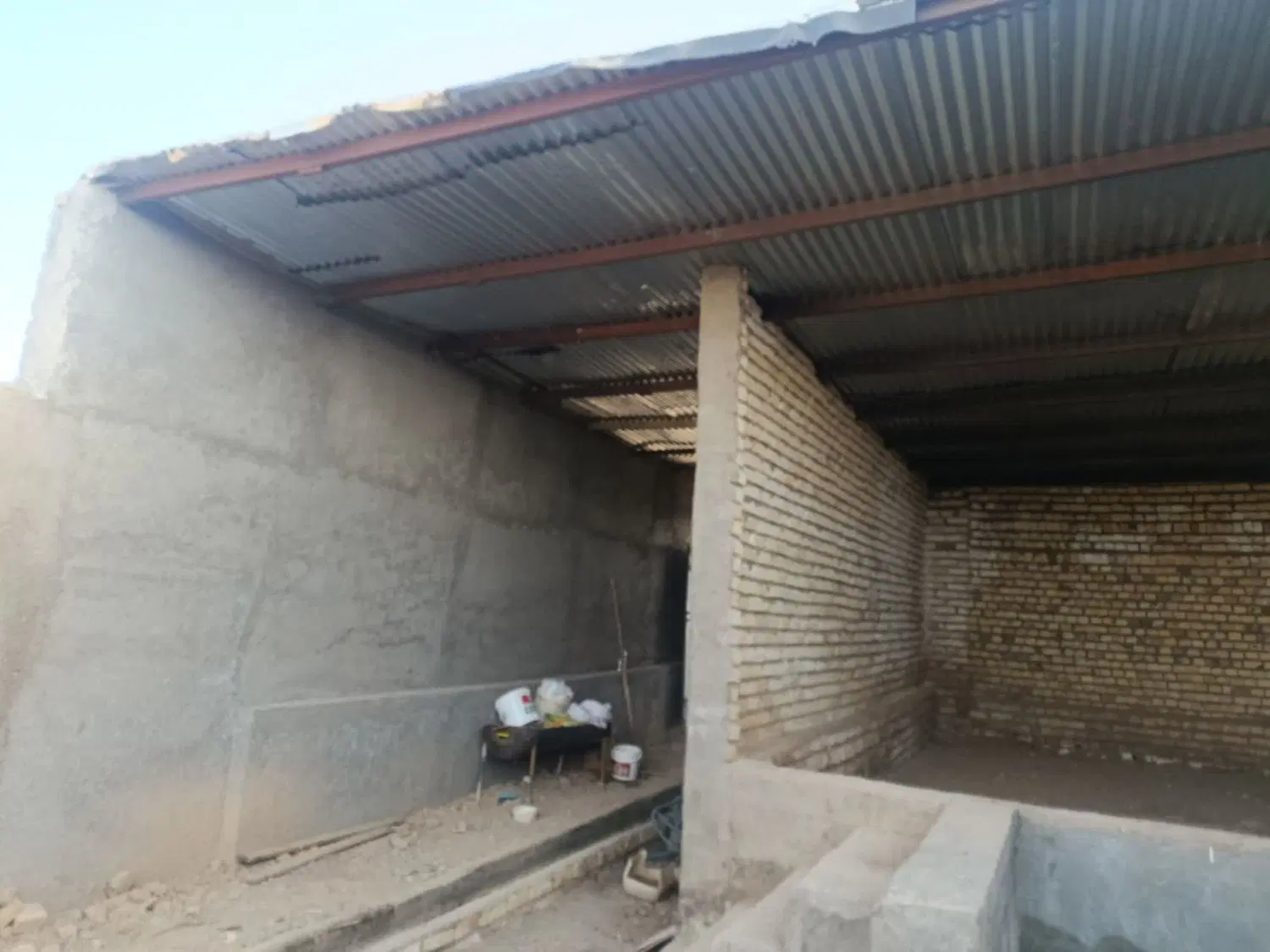 خونه باغ نیمه کاره