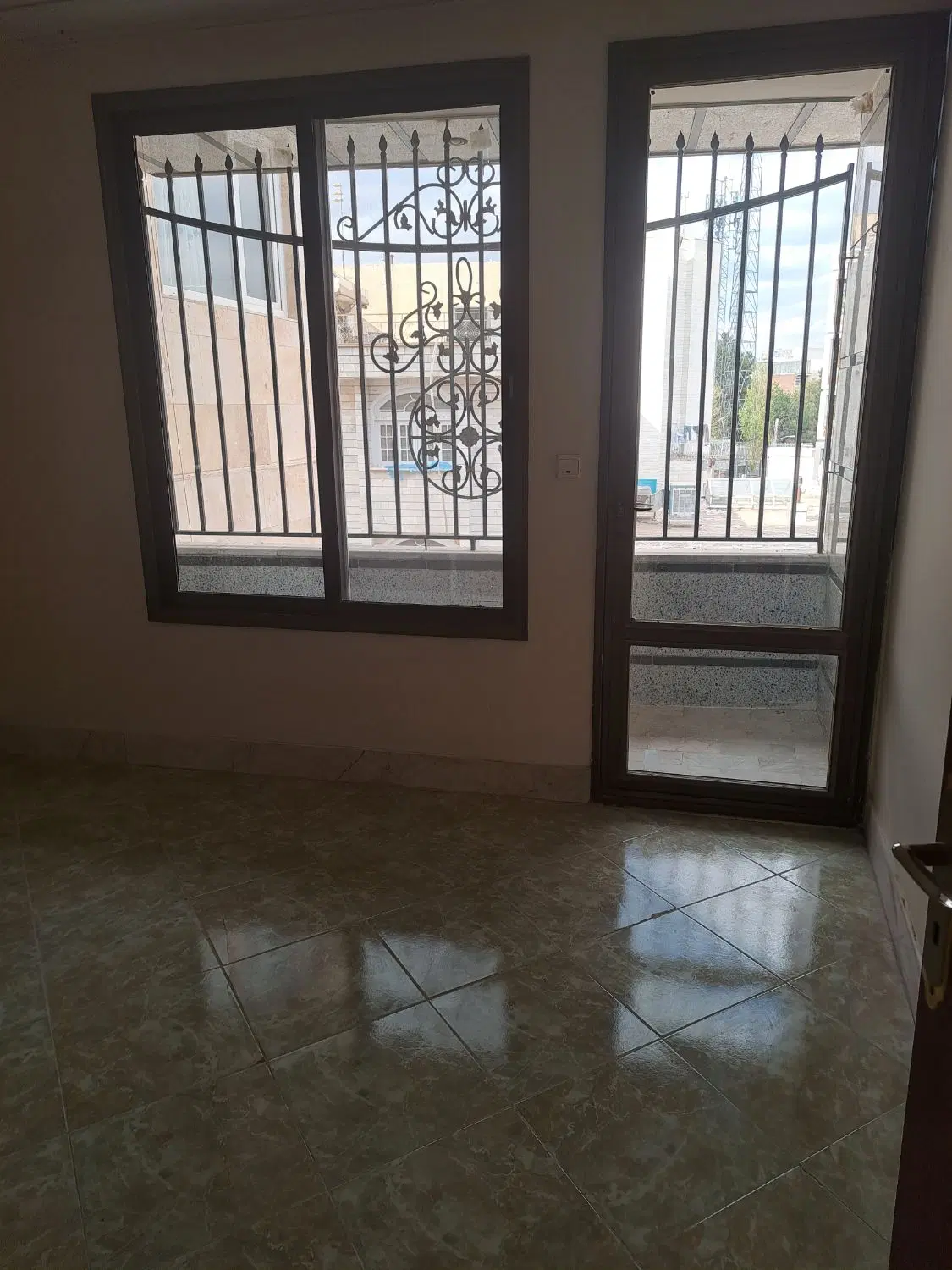آپارتمان یکجا پادگان میدان عارف