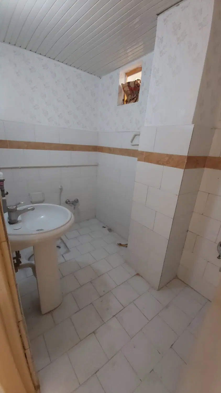 ۶۰ متری پارکینگ اختصاصی طبقه اول