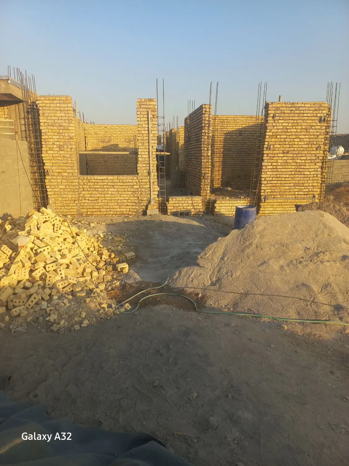 خونه نیمه ساخته آبگرمو