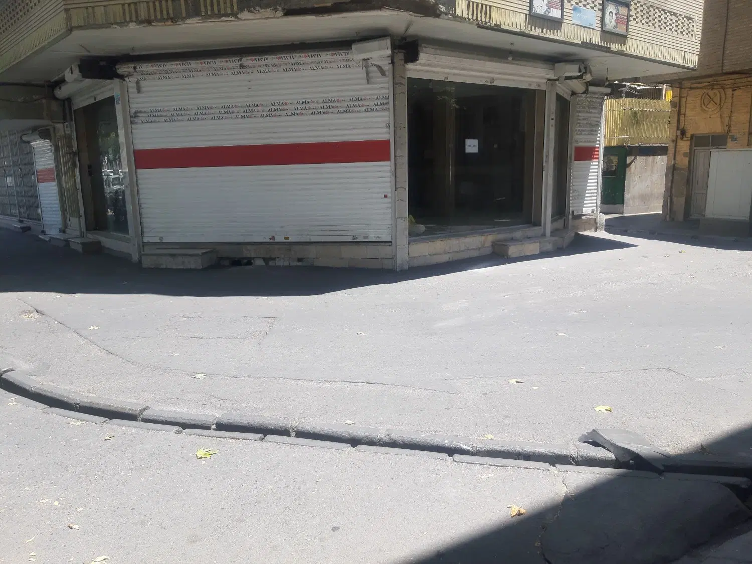 مغازه 70 کف 70متر زیر زمین