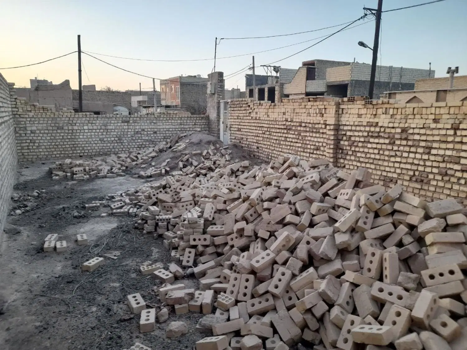 خانه نیمه ساز