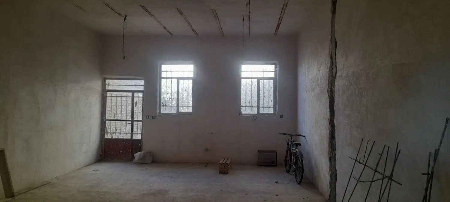 انبار حدودا ۷۰ متری
