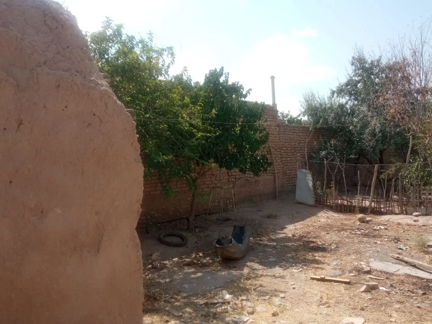 خانه کلنگی همراه باغ
