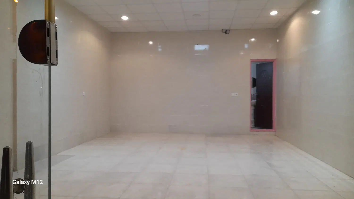 مغازه ۴۳ متری شیک در موقعیت پرتردد