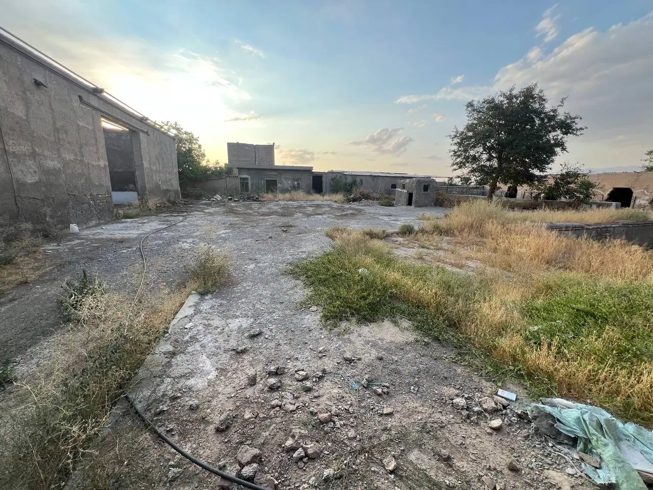 گاوداری با امکانات کامل رحمت آباد با دسترسی آسفالت