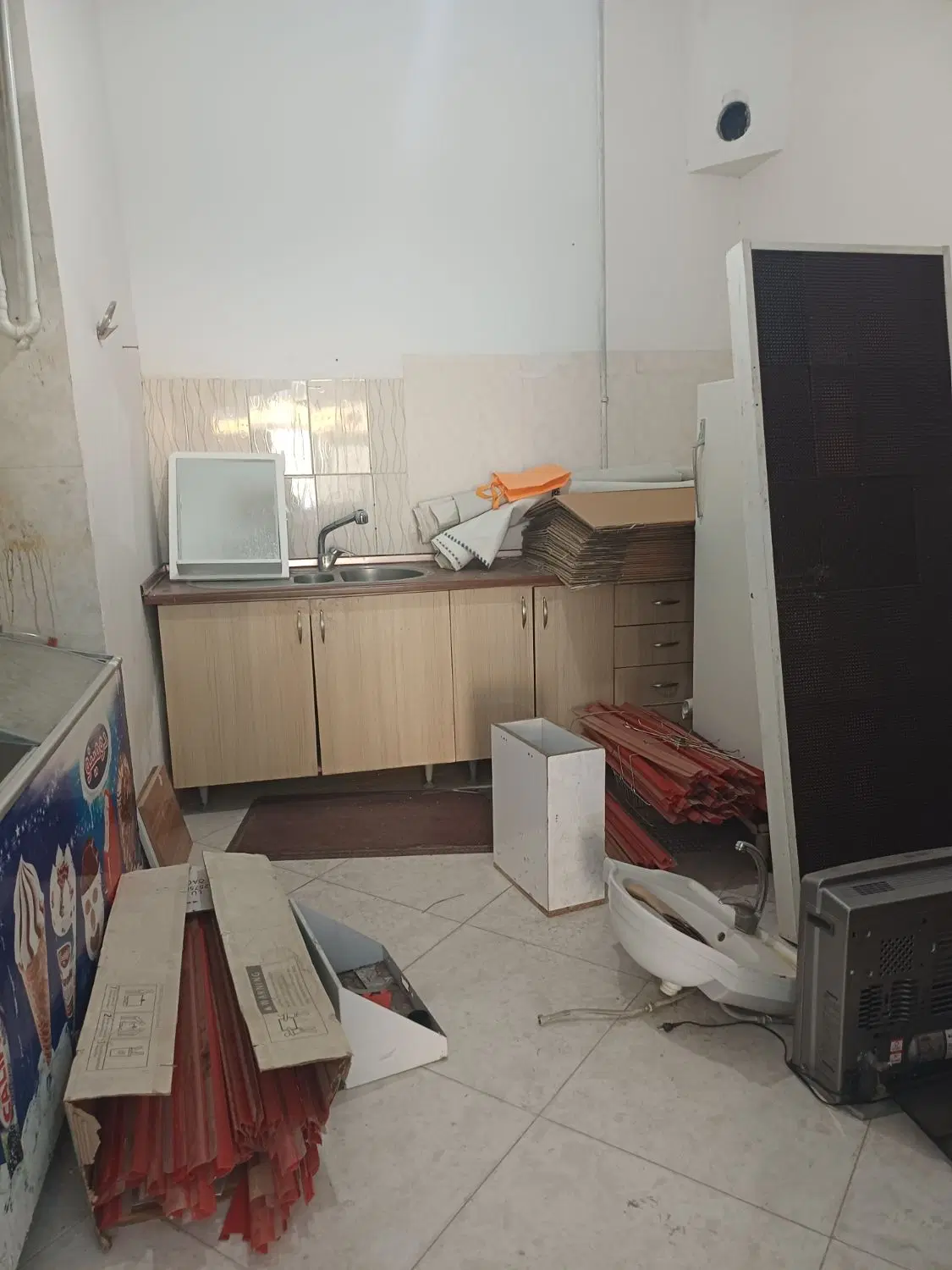 ۷۵متر مغازه دارای پروانه موقت وانشعابات مستقل