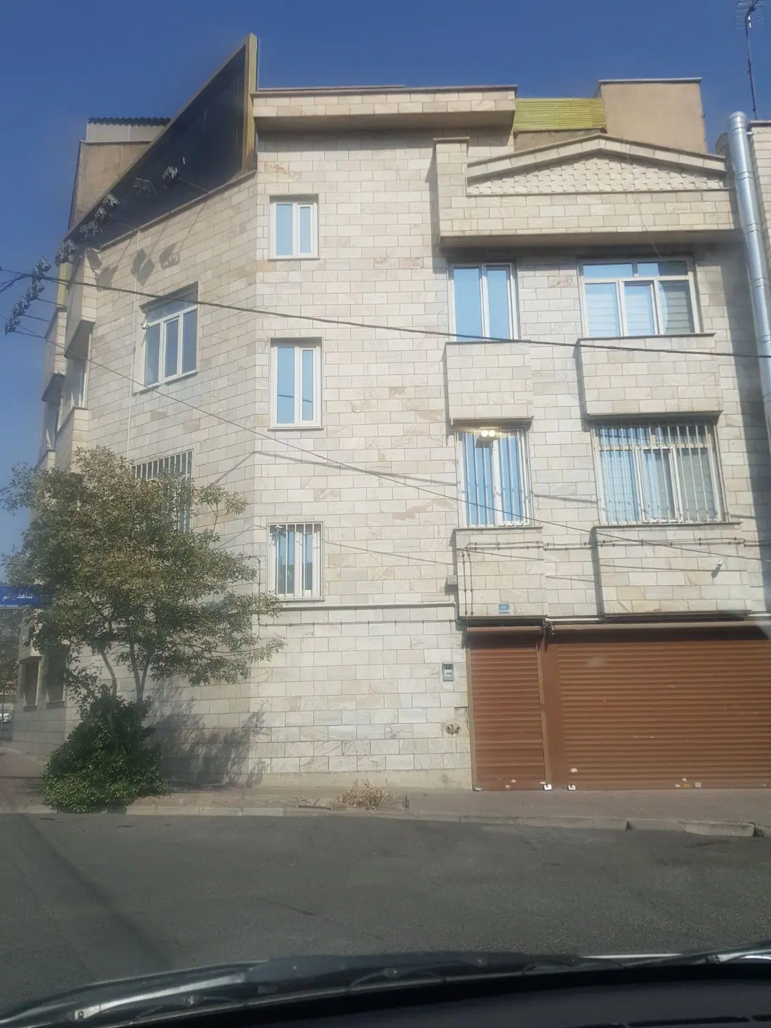 ۲۵۰متربنا۱۰۰متر متراژزمین صددرصدبناموقعیت تجاری