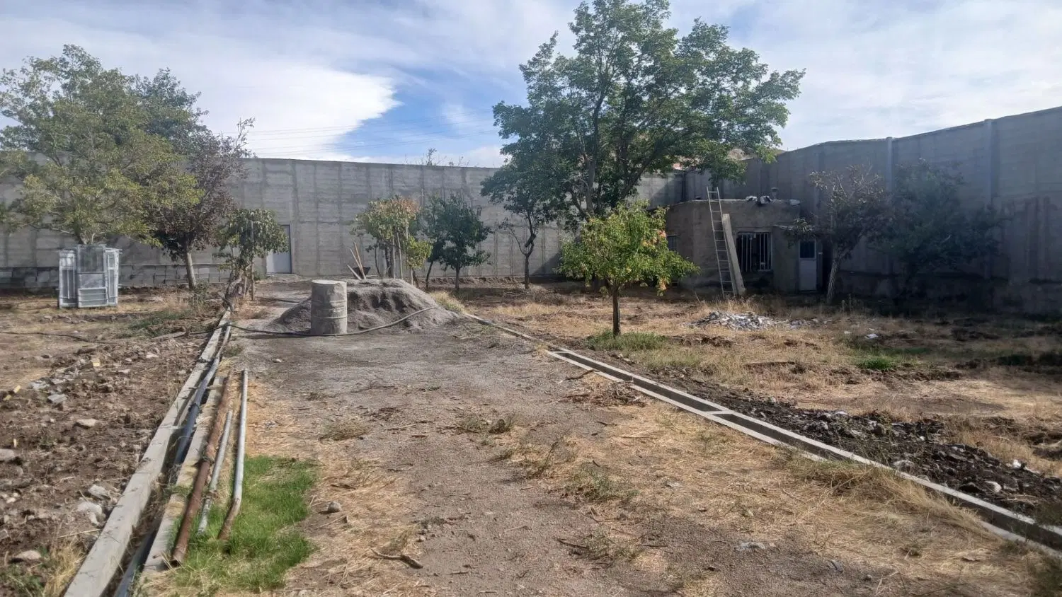 اجاره ملک حصار کشی مناسب انبار جنب اتوبان کسایی
