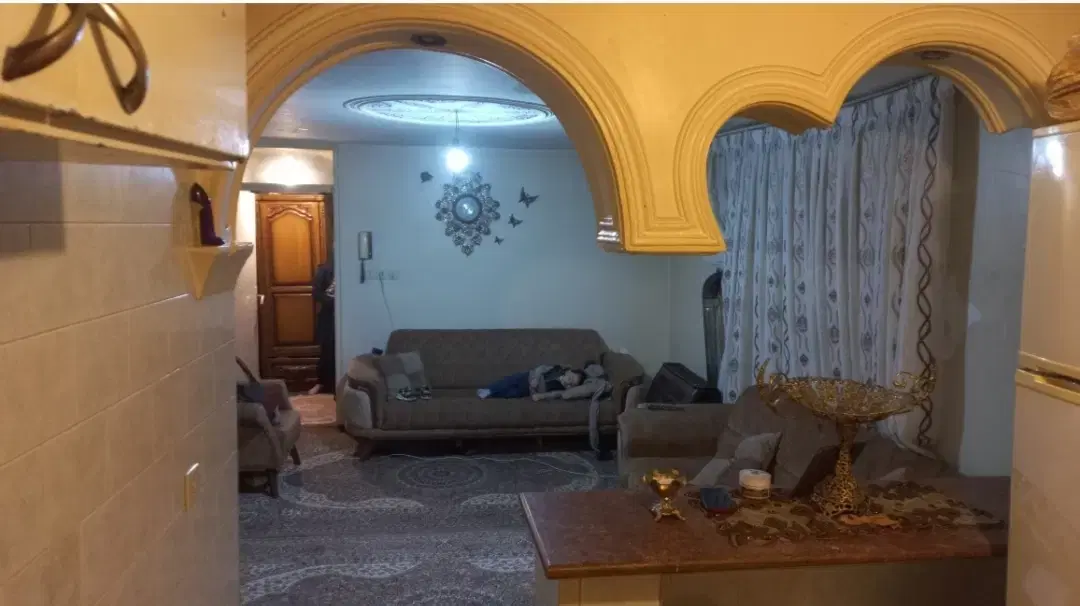 نیمه زیرزمین ۴۵متری راه جدا  بدون اتاق در شهرک ارم