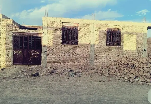 فروش خونه در سیادک داخلیش مونده