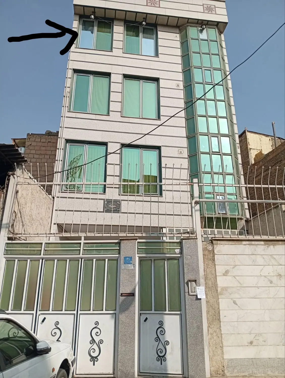 فروش آپارتمان طبقه آخر با پشت بام یکجا