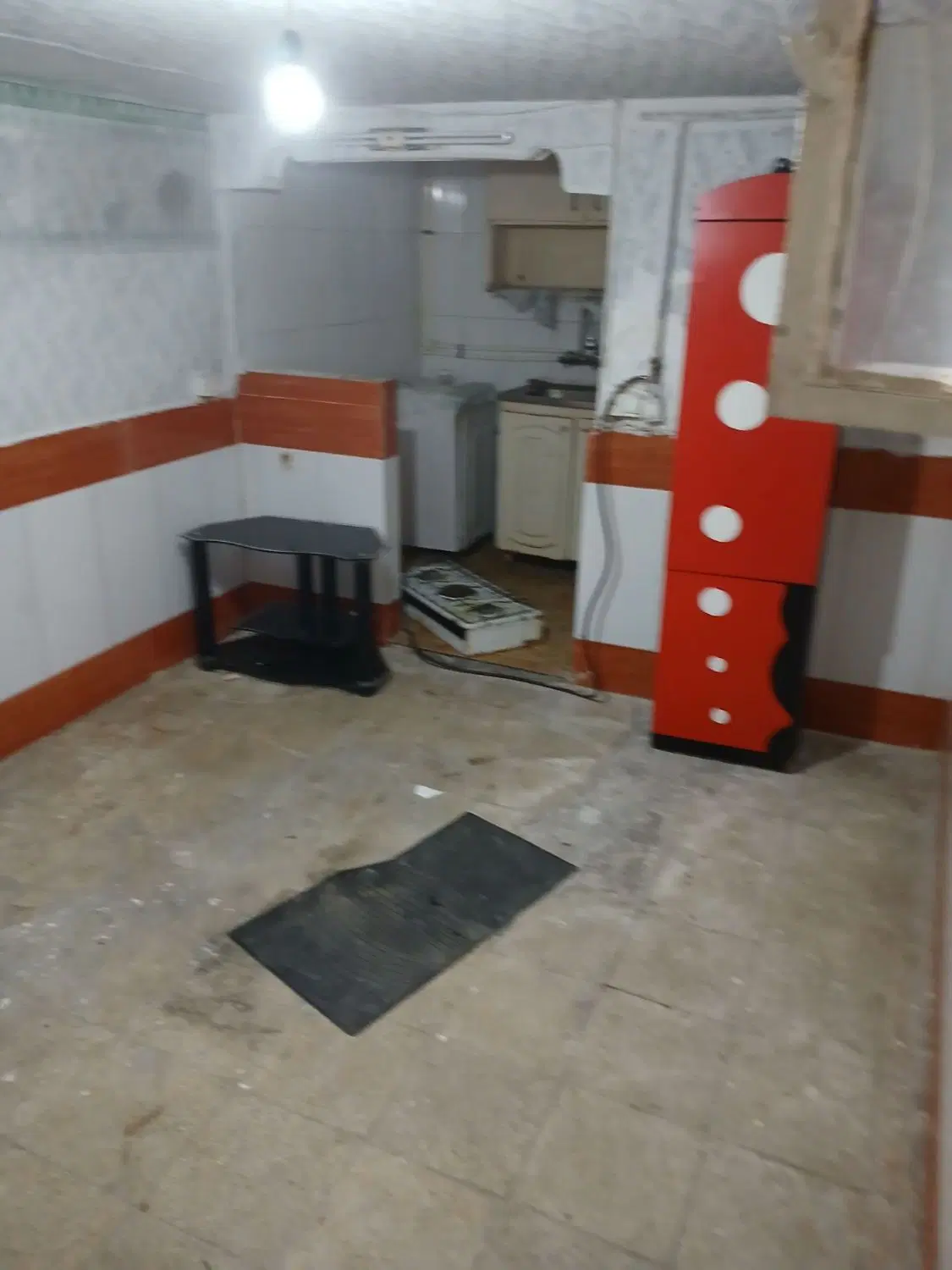 یک عدد خونه اجاره زیر زمین