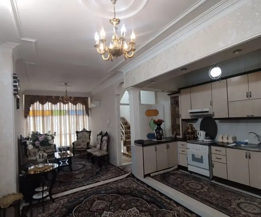 خانه حیاطی برخیابان بازسازی شده