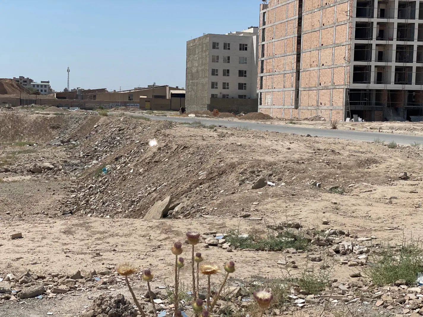 زمین ۱۵۰۰ متری قائمیه آجر سفید