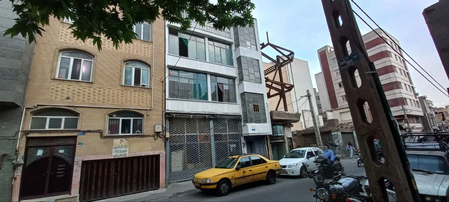 فروش یکجای ملک مسکونی و تجاری بر خیابان اصلی