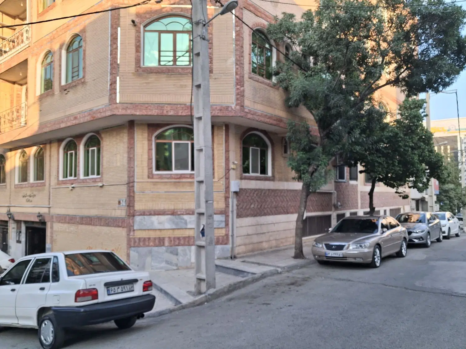 فروش فوری یک واحد آپارتمان خیابان ادب