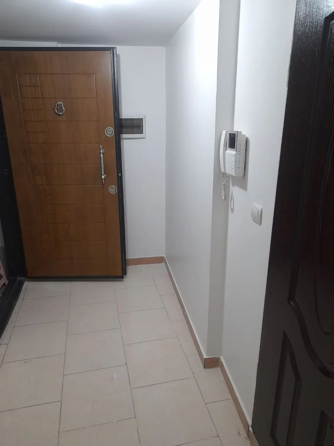 اجاره طبقه ۱۰۰ متری پارکینگ دار راه جدا