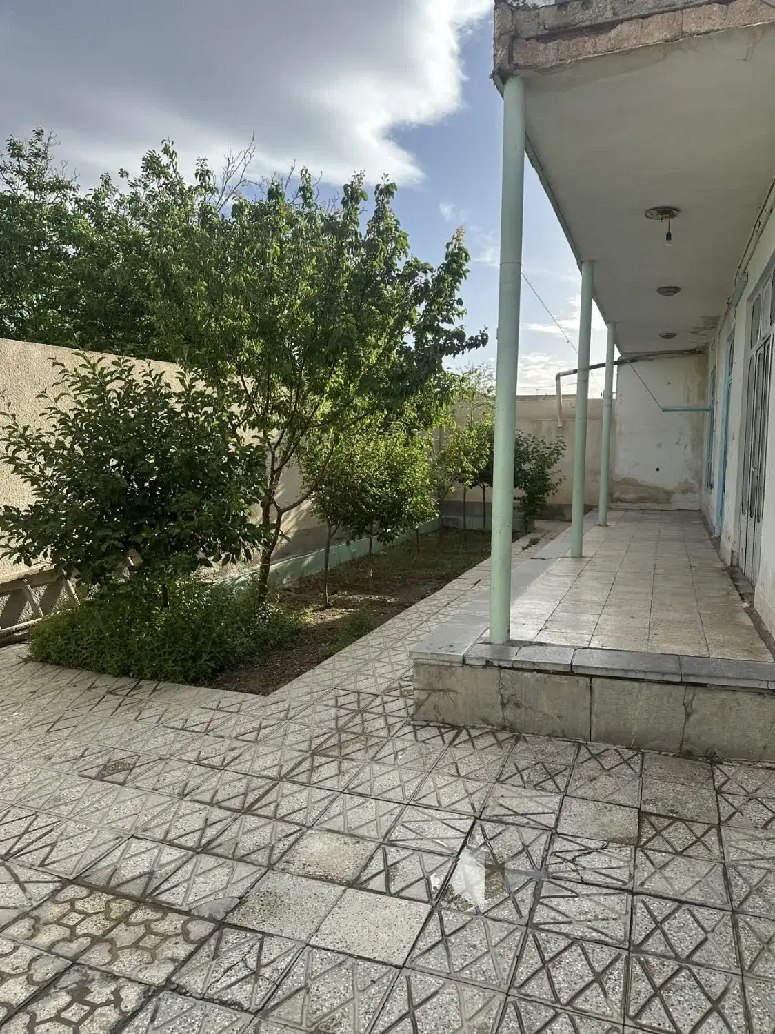 فروش خانه قدیمی در مکانی سرسبز و آرام