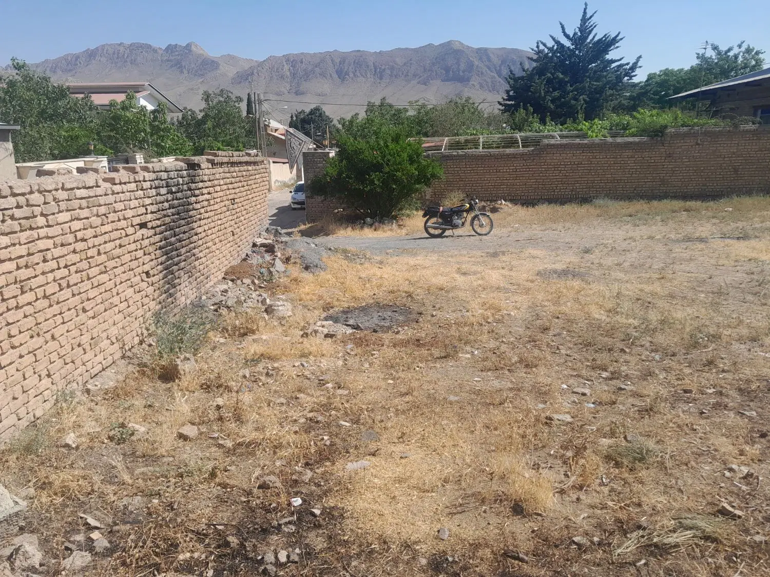 زمین فوق لوکس ۶۲۰ متر زیاران داخل بافت