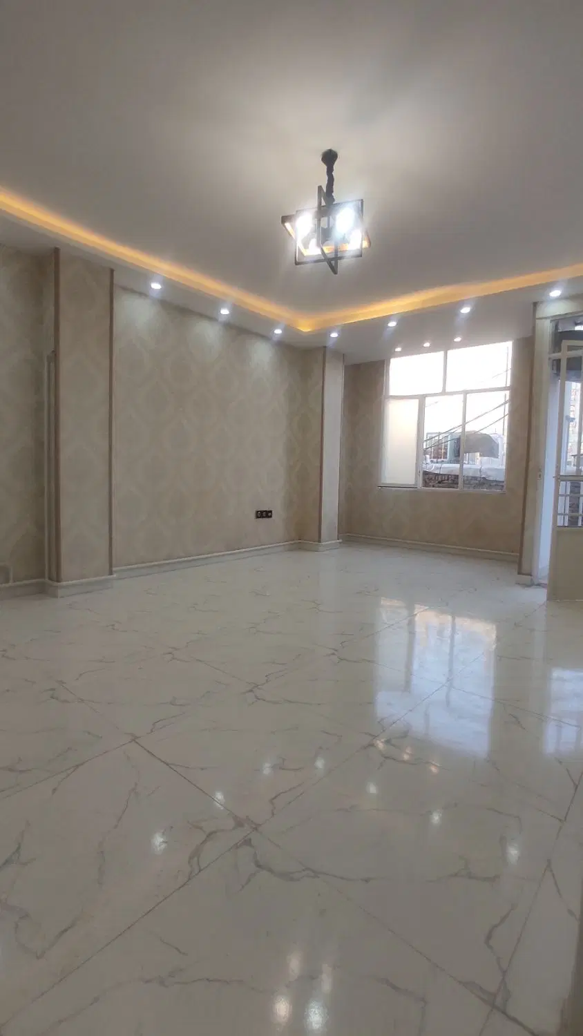 ۶۰ متر واحد غرق در نور آفتاب با دسترسی به امکانات