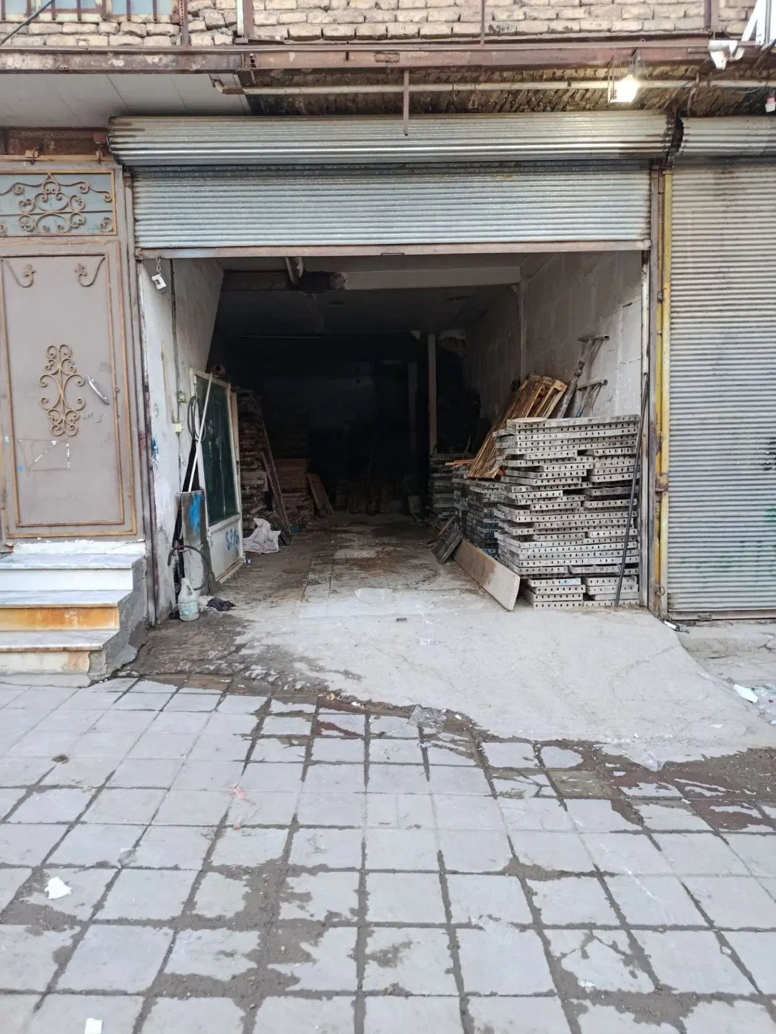 مغازه 120 متری خیابان ارتش با 20 متر زیرزمین