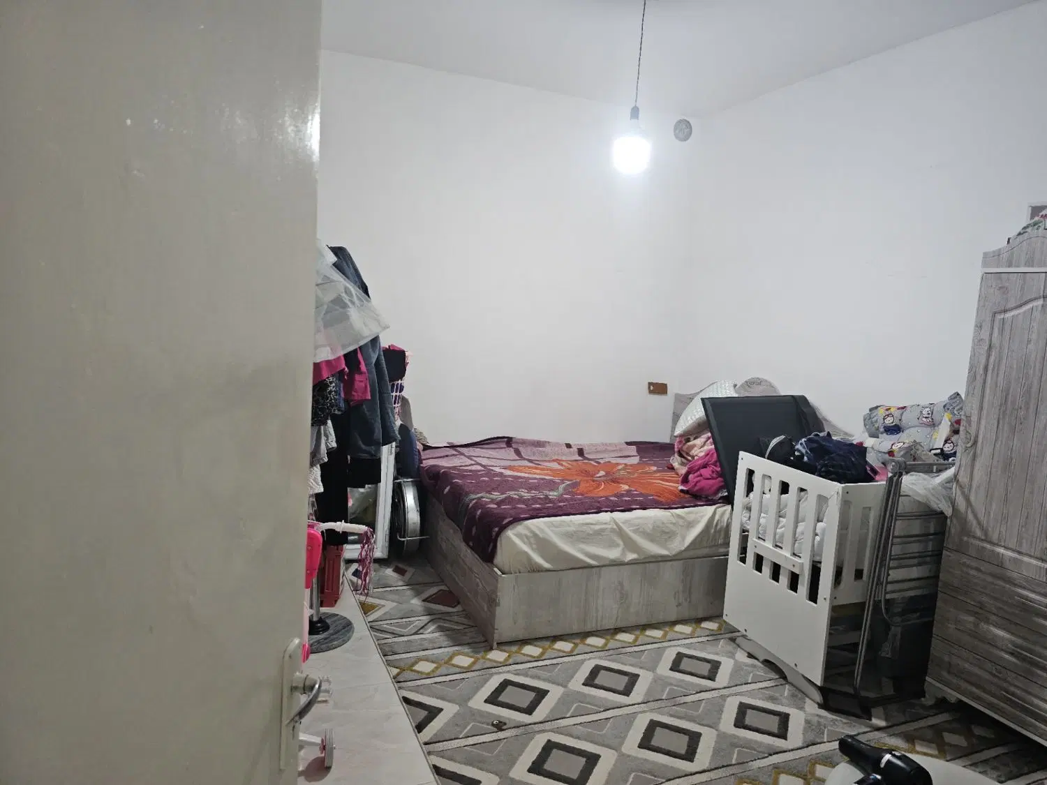 خانه 98متری تازه رنگ نقاشی شده قابل تبدیل