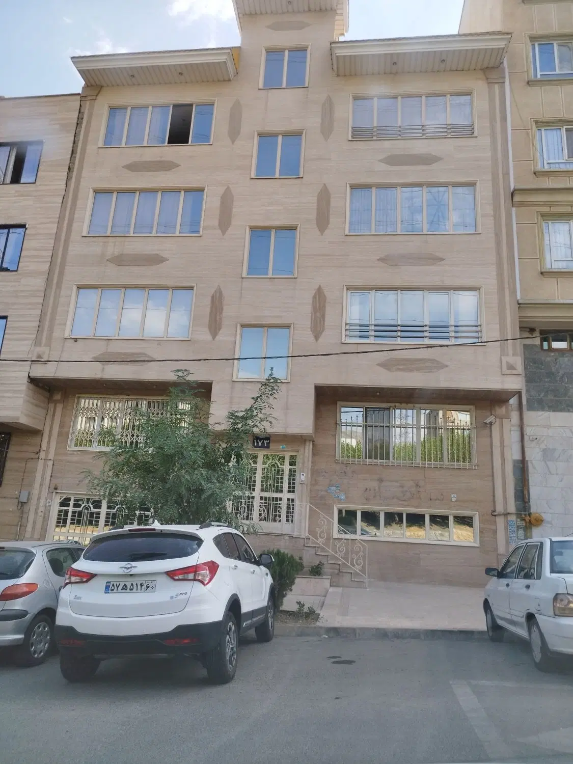آپارتمان ۱۱۰ متری جهان نما
