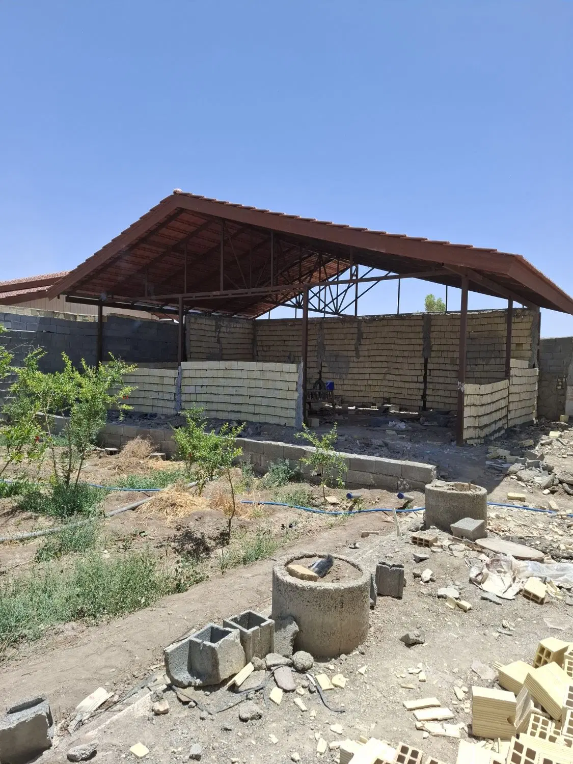 چهاردیوار باغ_ منشیان