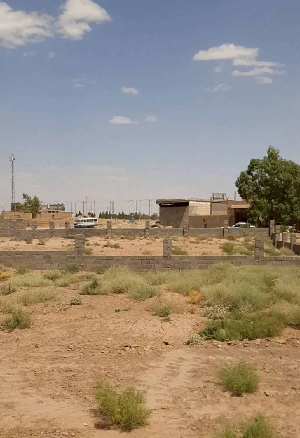 زمین فروشی