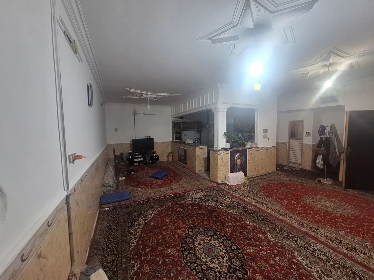 خانه فروشی امام ۱۷ داخل کوچه ماشین روحیاط ماشین رو
