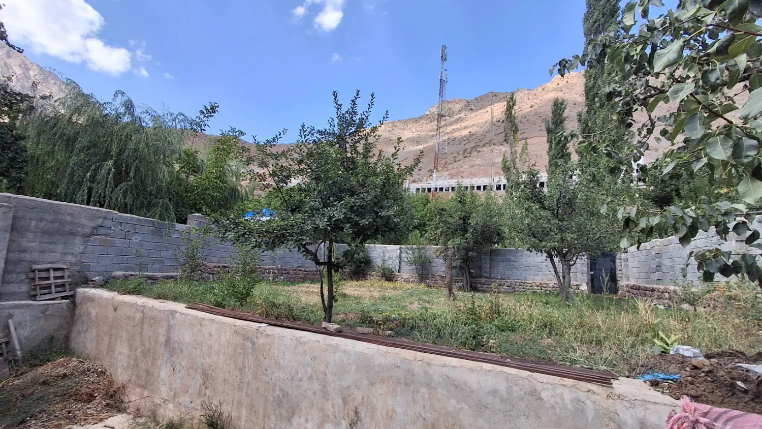 زمین ۳۳۰ متری