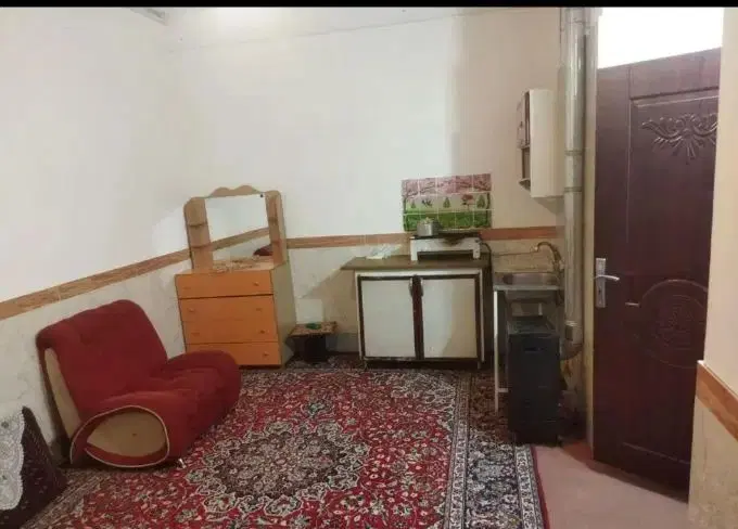 سویت روبه روی مسجد جمکران با پارکینگ .