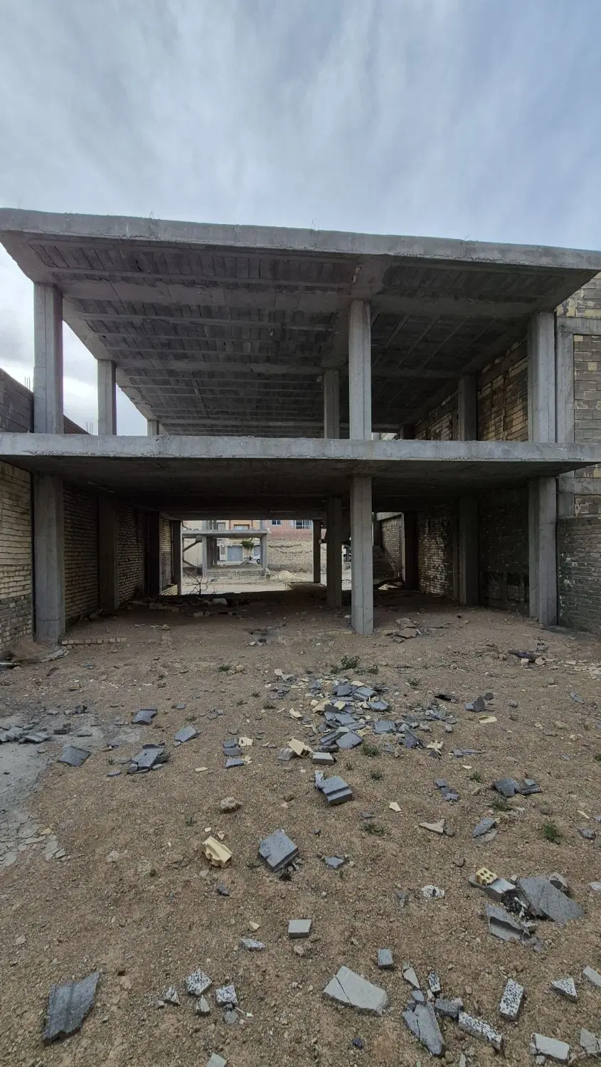 فروش مسکونی دوطبقه نیمه کاره ورنامخواست