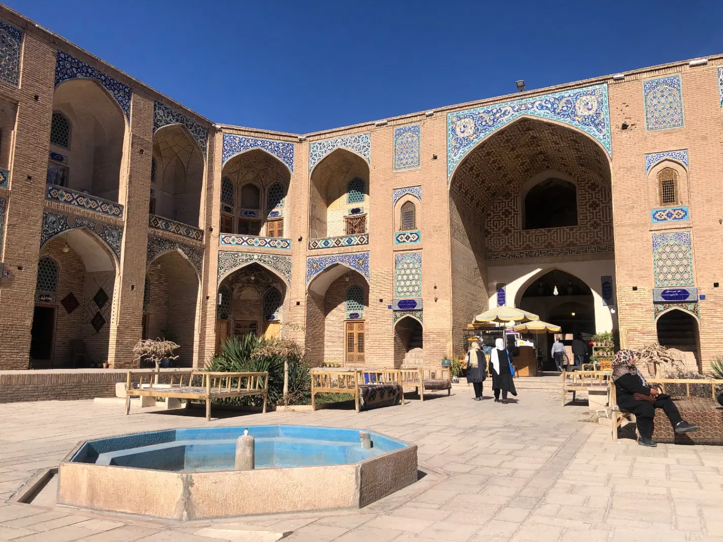 صالحی ۱۰۰ متری شیک