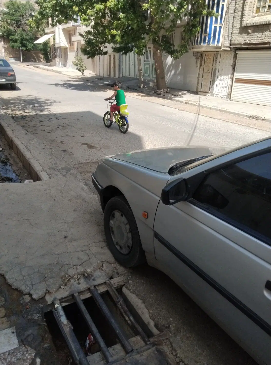 زمین نزدیک شصد متری