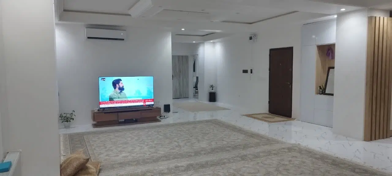 یک واحد آپارتمان بر خیابان خاتم