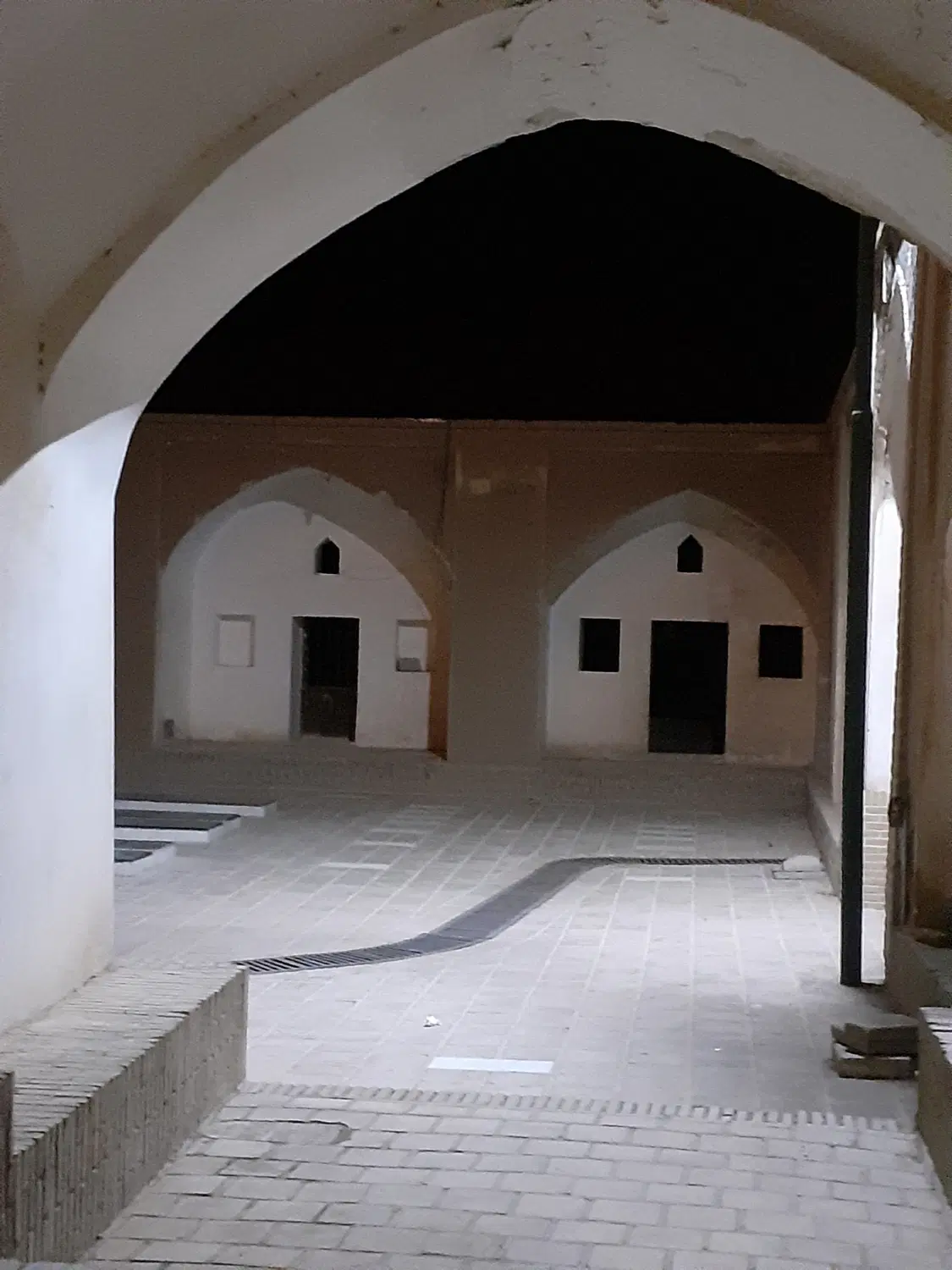 ۱۰۱ متر مغازه و مسکونی