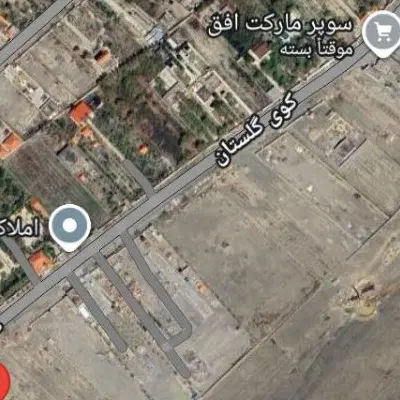 زمین دور دیوار
