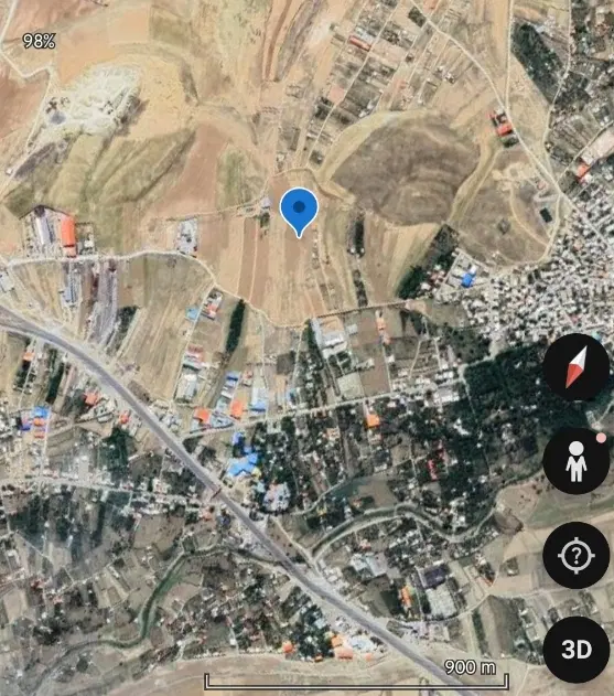 زمین چسب طرح هادی پشت عمارت لیان