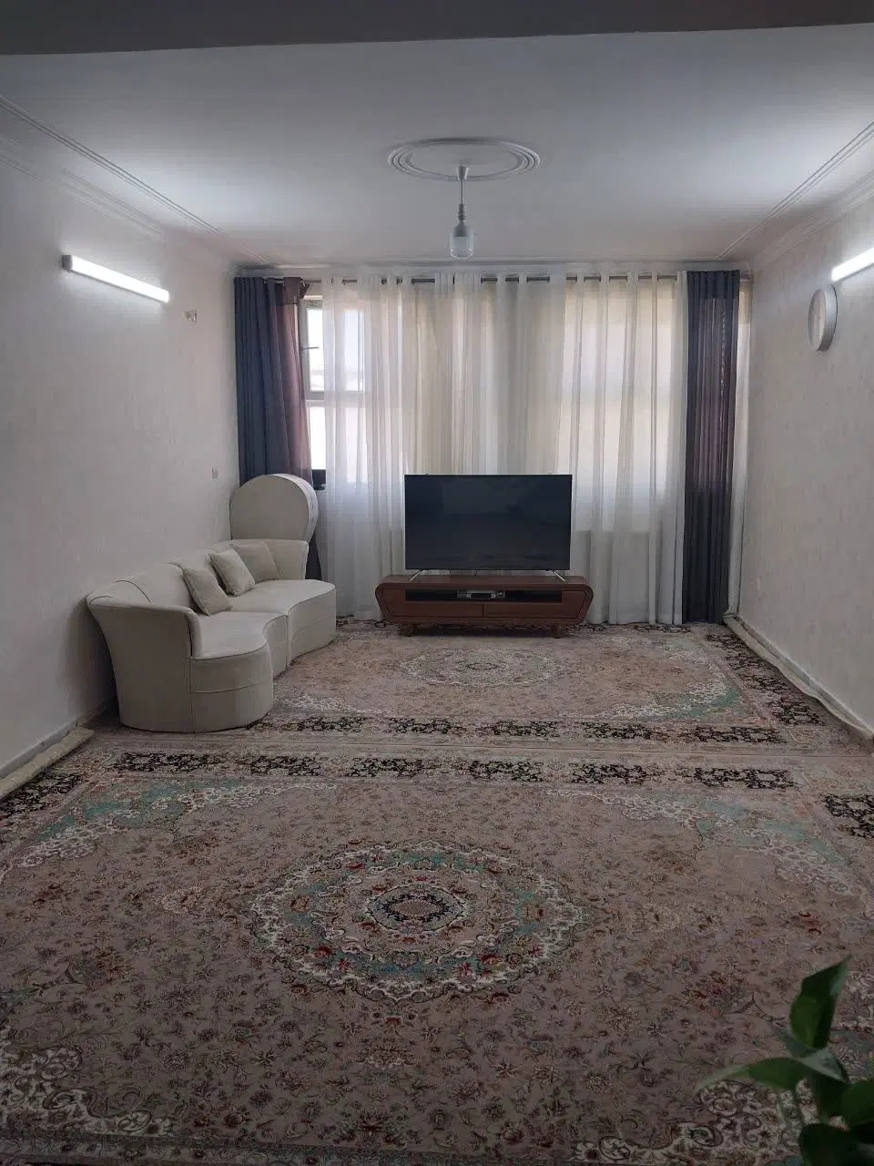 فروش یک واحد آپارتمان ۱۰۲ و نیم متری