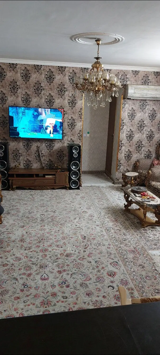 67متری واقع در صادق آباد