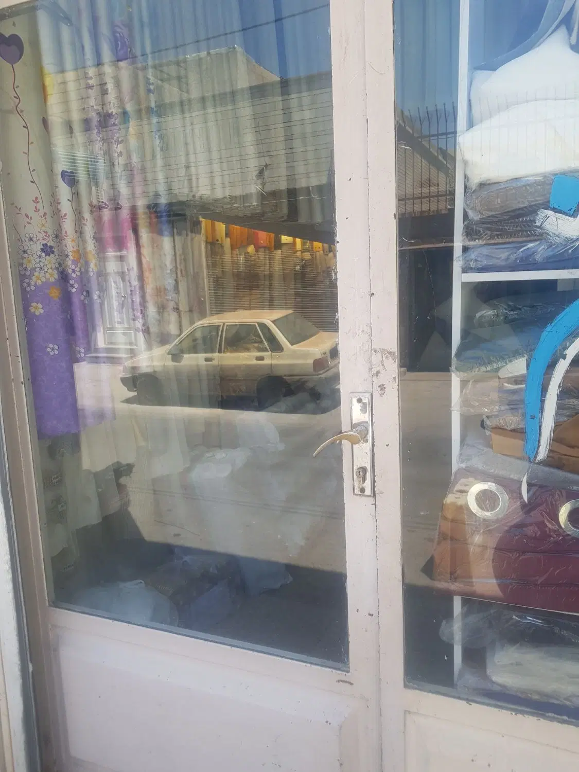 یک باب مغازه حدود۹متر در خیابان  کاوه