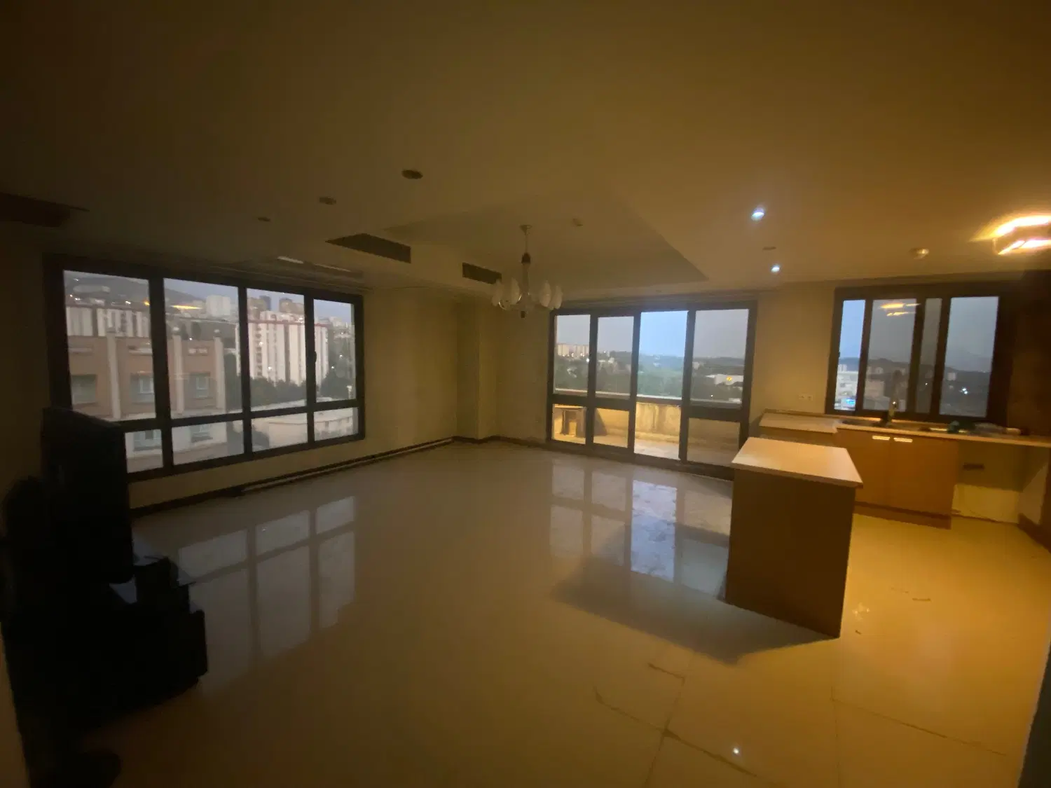 ۱۰۴ متر در تاپ لوکیشن ازگل و برج برند