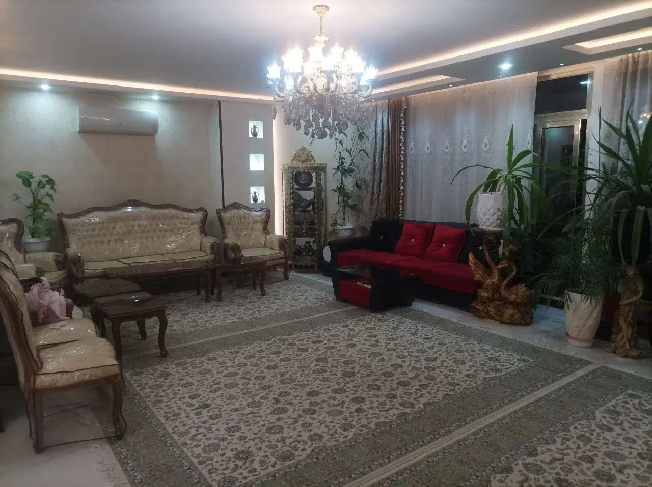 فروش اپارتمان 122متری و مکمل 50متری سویت در خ زرین