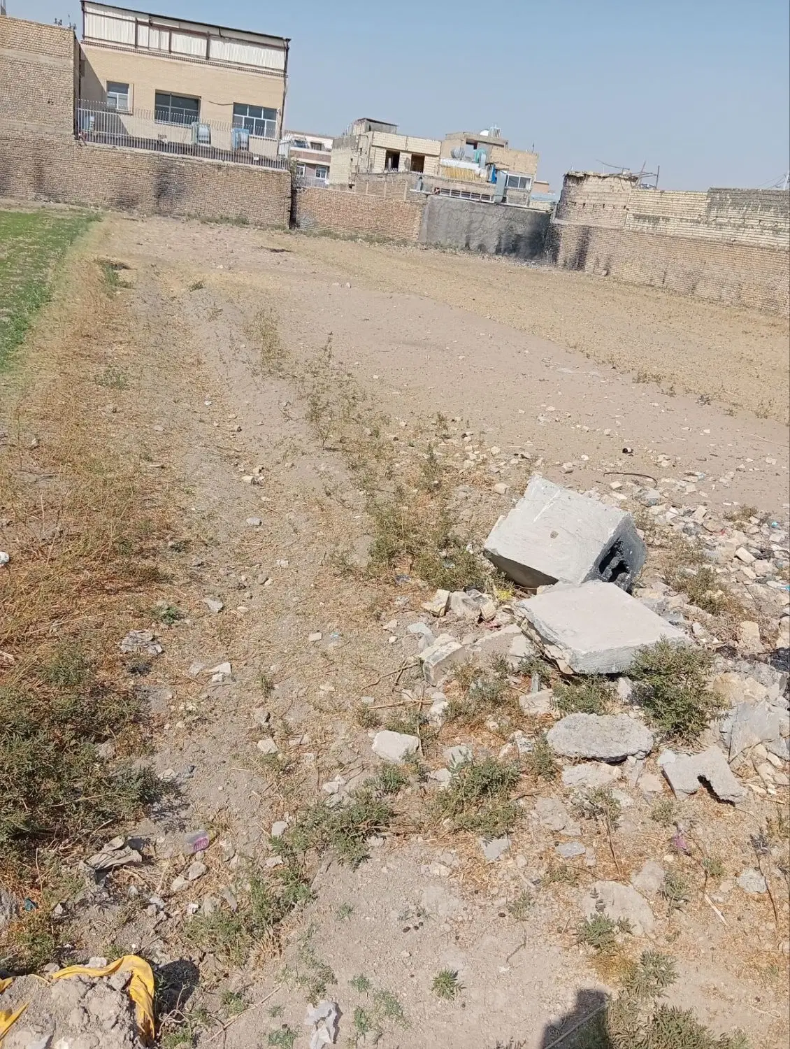 زمین  ۱۶۰متر