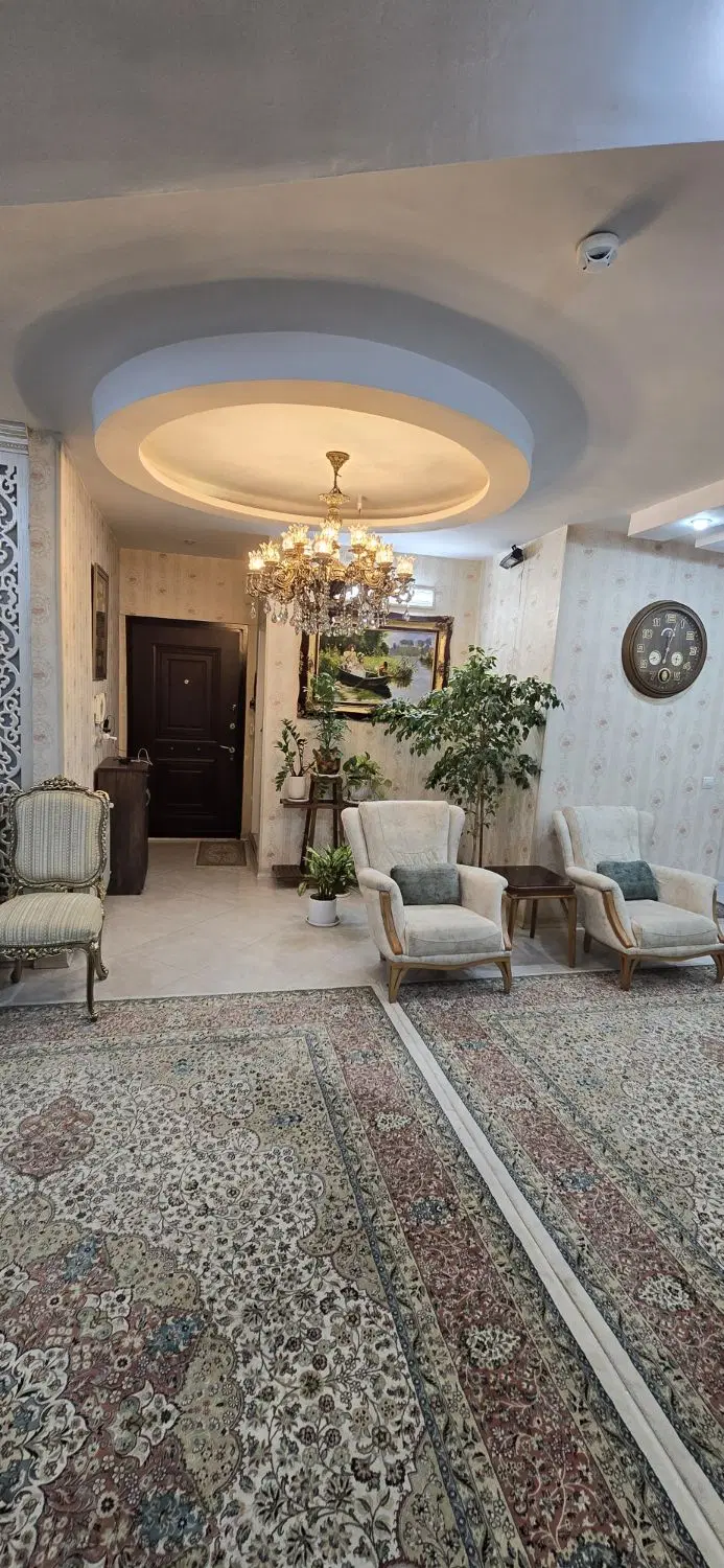 ۱۲۰متری سنددار طبقه دوم خیام ۴۶ دو کله حاشیه بلوار