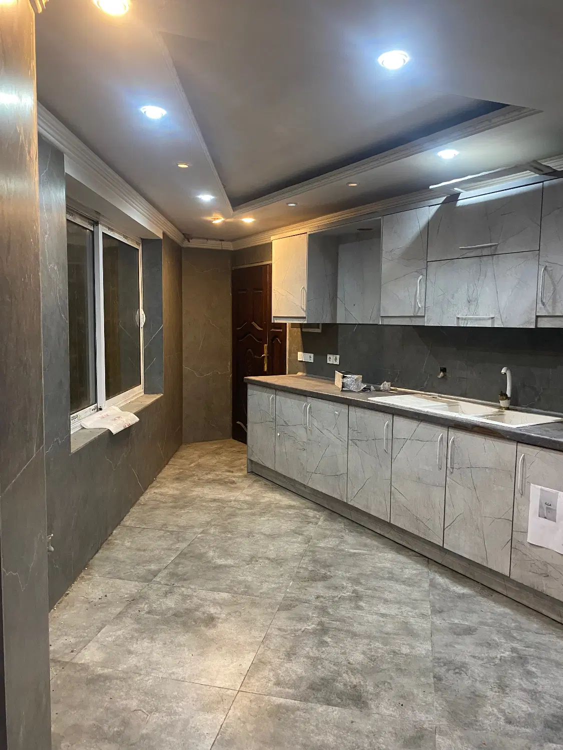 مغازه ۸۰ متری کریم اباد ابتدای خیابان میرکریمی